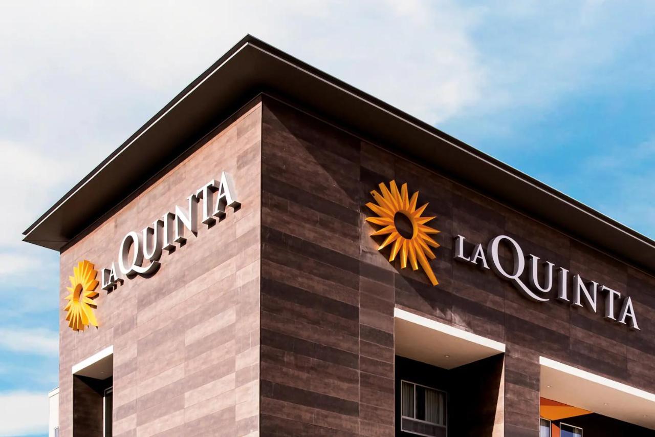 La Quinta Inn & Suites By Wyndham San Antonio Seaworld Lafb Eksteriør billede