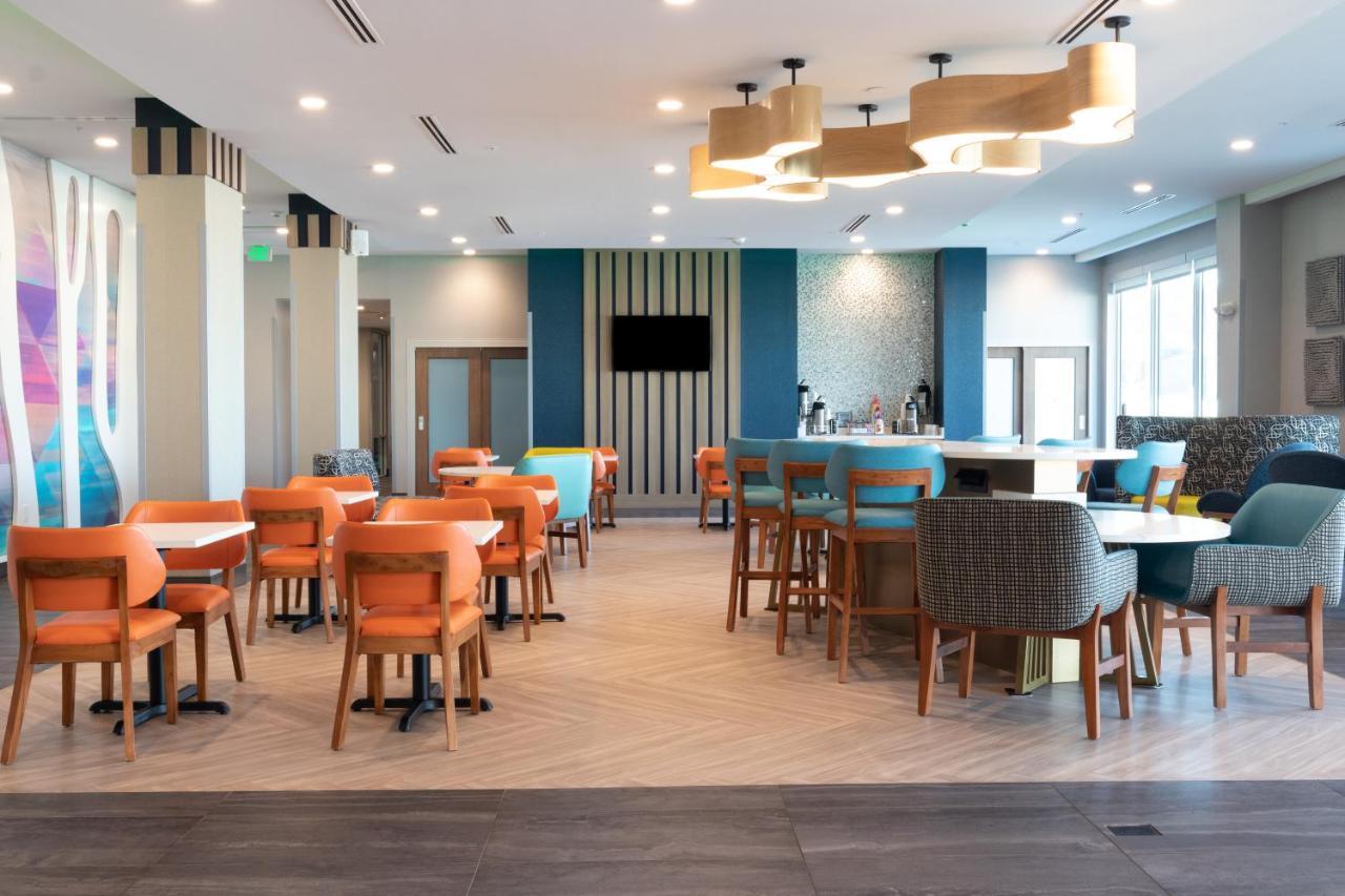 La Quinta Inn & Suites By Wyndham San Antonio Seaworld Lafb Eksteriør billede