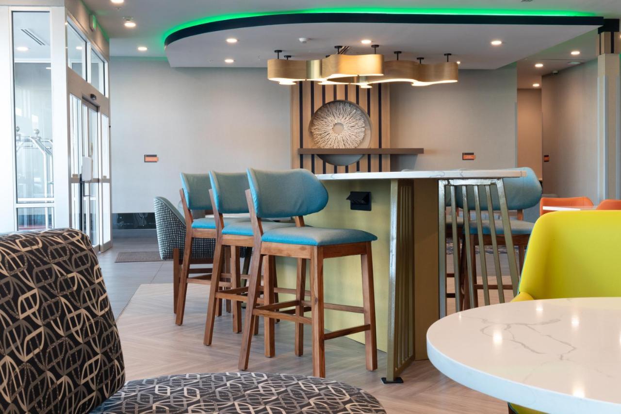 La Quinta Inn & Suites By Wyndham San Antonio Seaworld Lafb Eksteriør billede