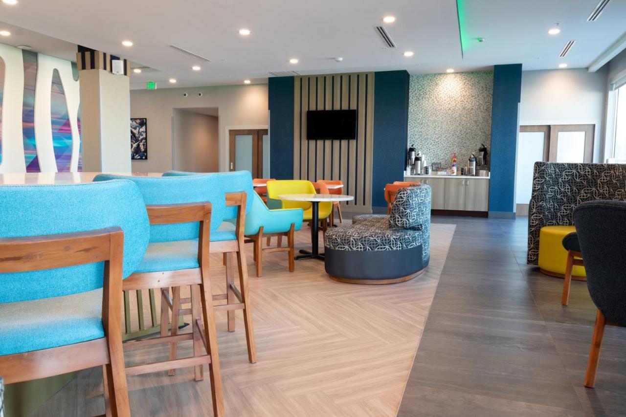 La Quinta Inn & Suites By Wyndham San Antonio Seaworld Lafb Eksteriør billede
