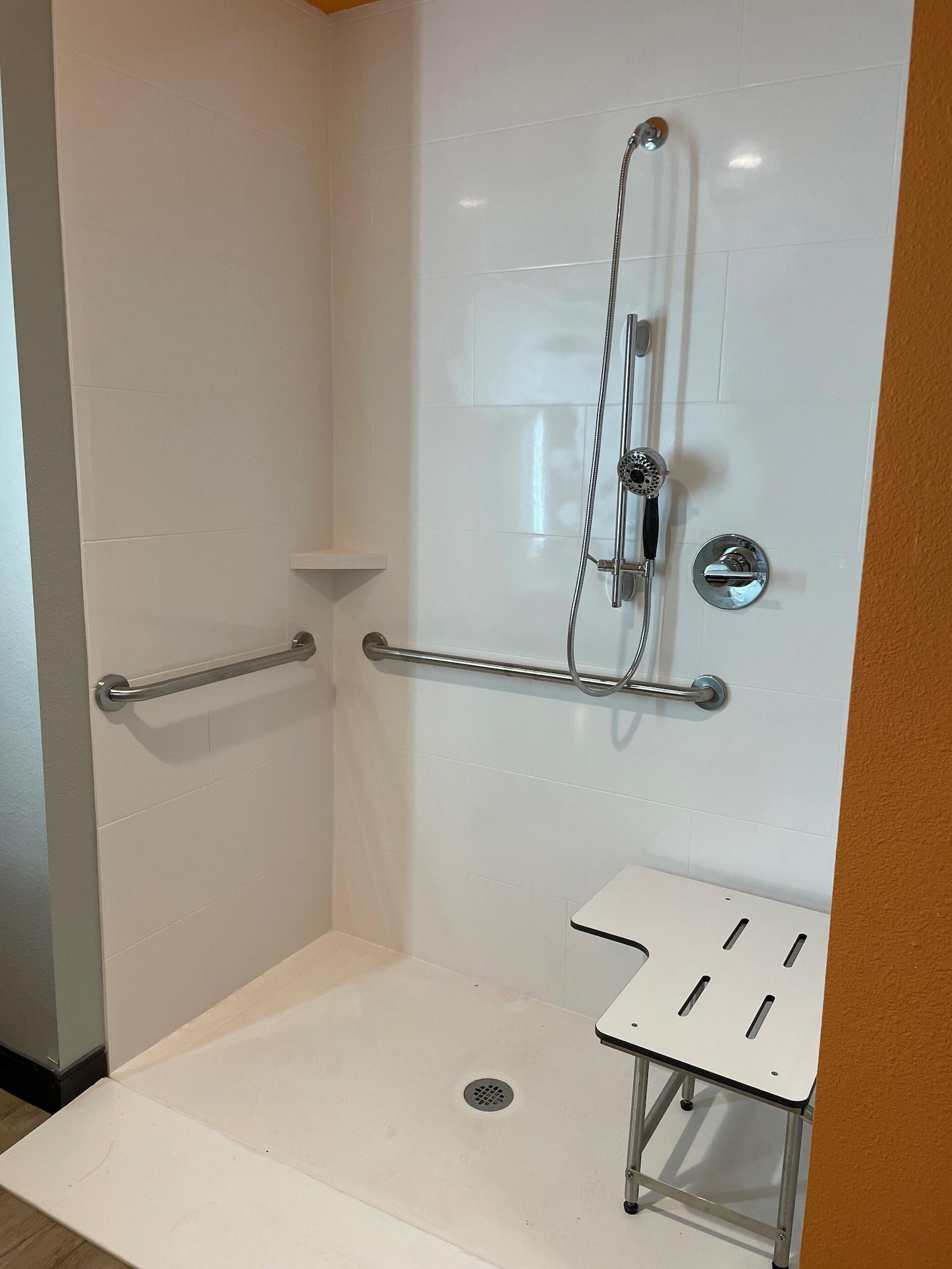 La Quinta Inn & Suites By Wyndham San Antonio Seaworld Lafb Eksteriør billede