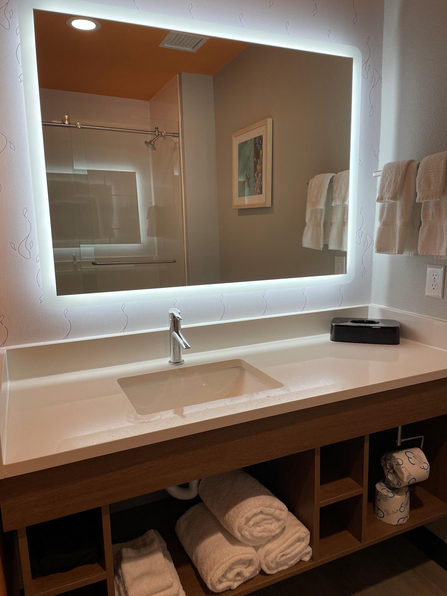 La Quinta Inn & Suites By Wyndham San Antonio Seaworld Lafb Eksteriør billede