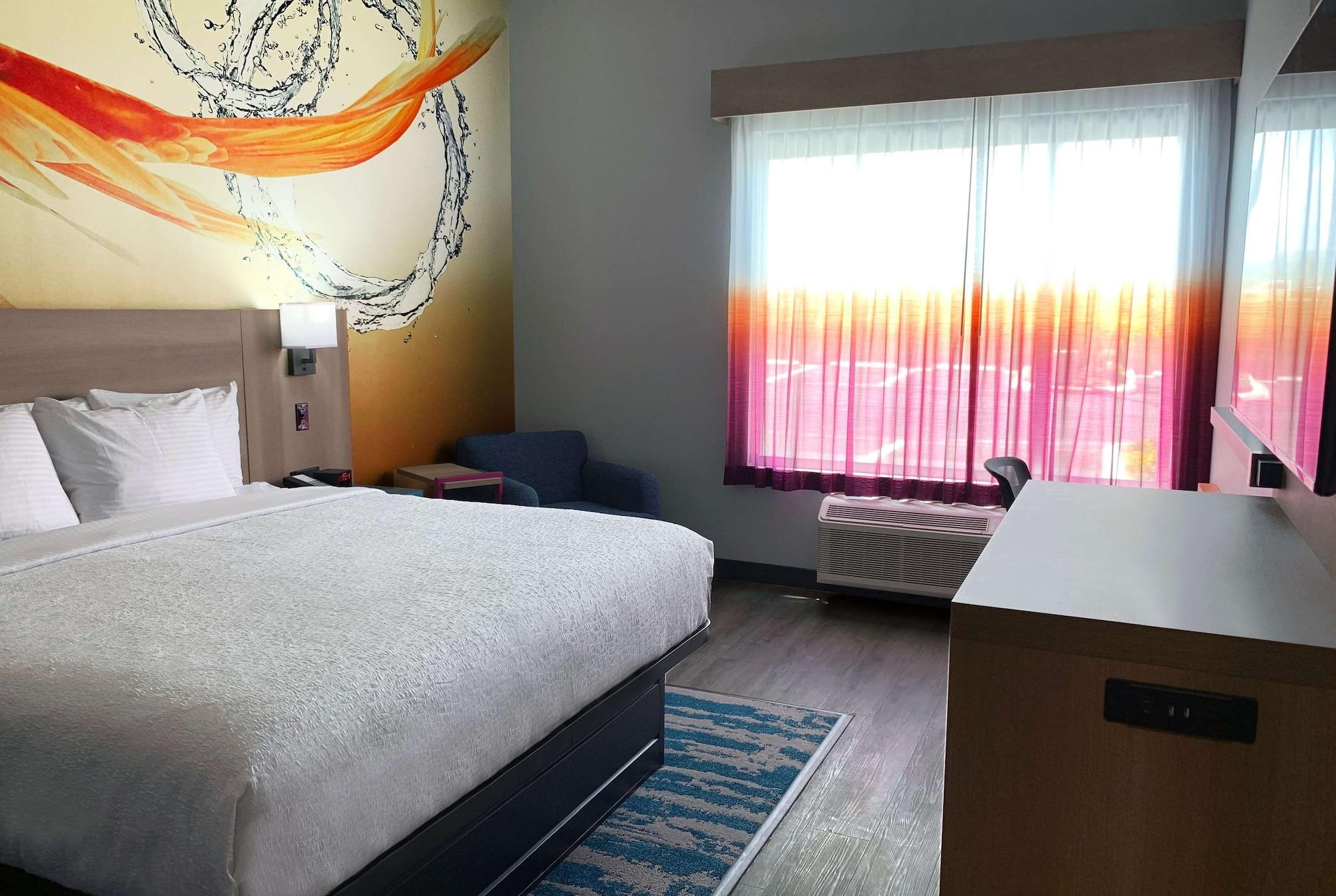 La Quinta Inn & Suites By Wyndham San Antonio Seaworld Lafb Eksteriør billede
