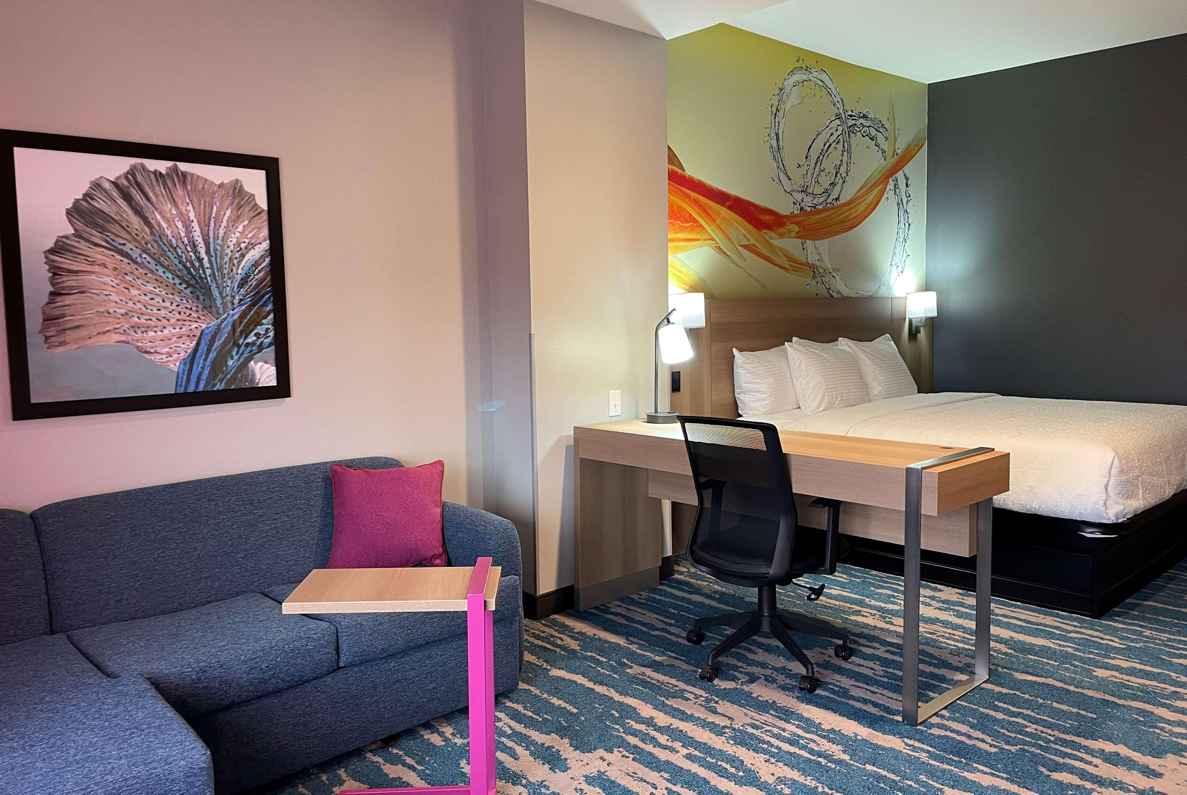 La Quinta Inn & Suites By Wyndham San Antonio Seaworld Lafb Eksteriør billede