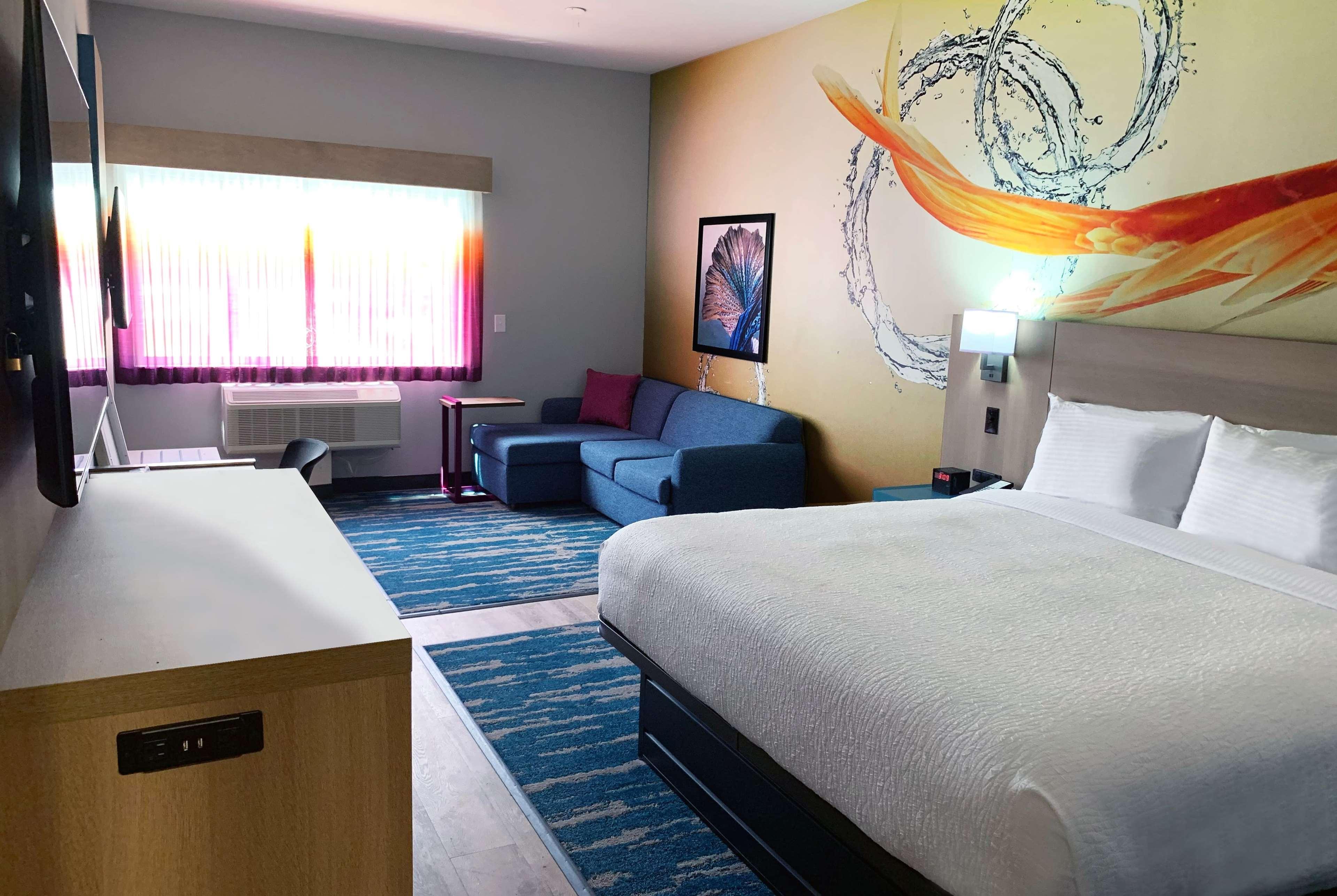La Quinta Inn & Suites By Wyndham San Antonio Seaworld Lafb Eksteriør billede
