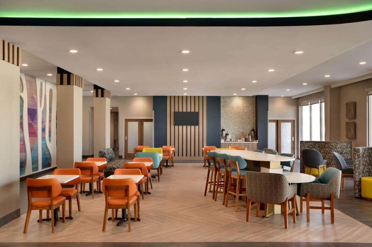 La Quinta Inn & Suites By Wyndham San Antonio Seaworld Lafb Eksteriør billede