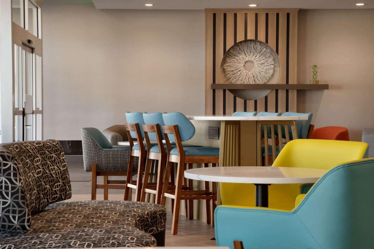 La Quinta Inn & Suites By Wyndham San Antonio Seaworld Lafb Eksteriør billede